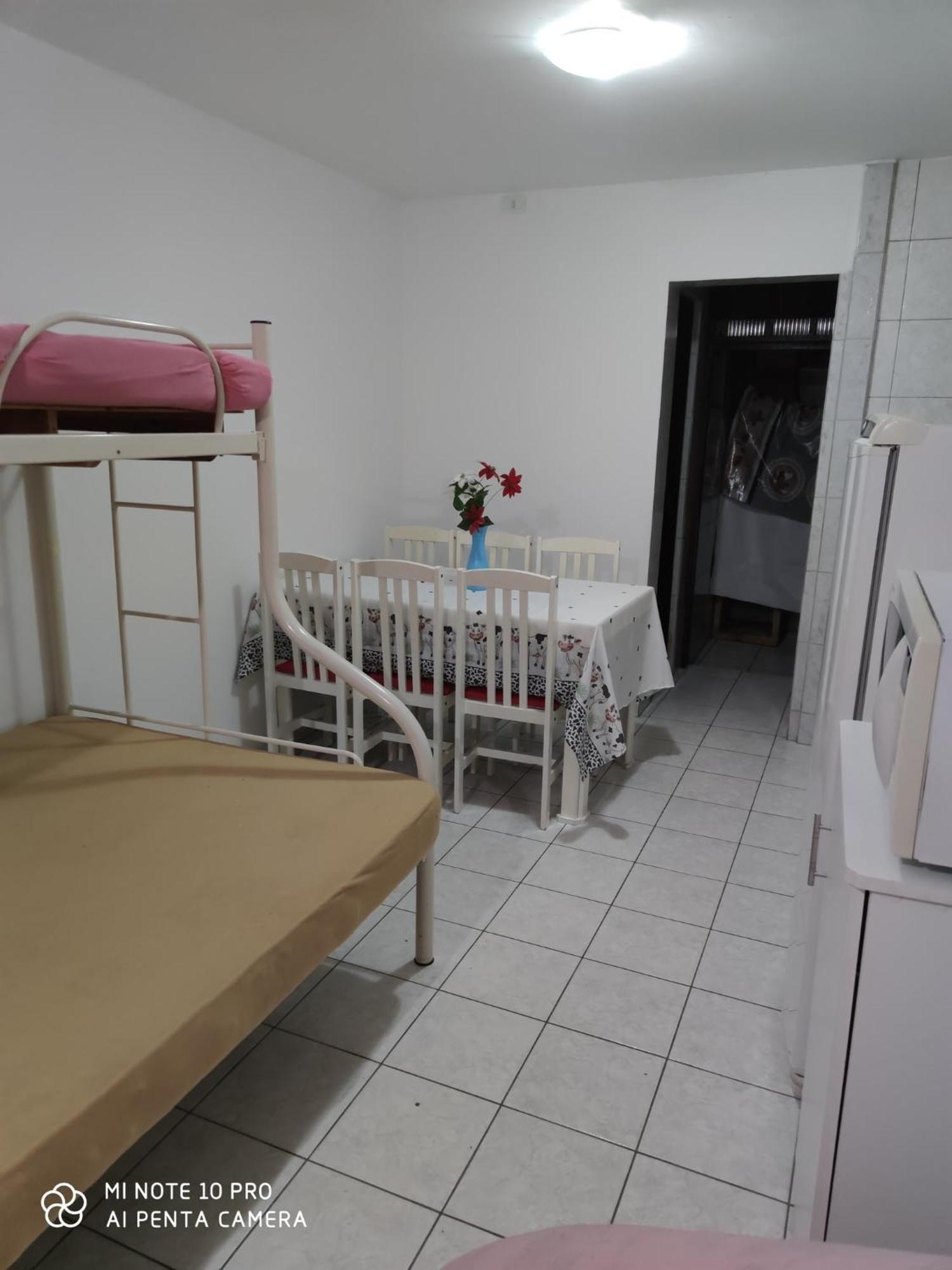 Kitinete Em Matinhos Com Piscina Villa Bagian luar foto