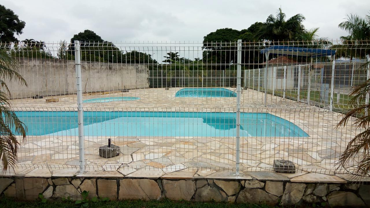 Kitinete Em Matinhos Com Piscina Villa Bagian luar foto