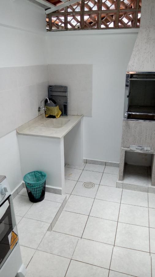 Kitinete Em Matinhos Com Piscina Villa Bagian luar foto
