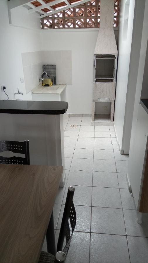 Kitinete Em Matinhos Com Piscina Villa Bagian luar foto